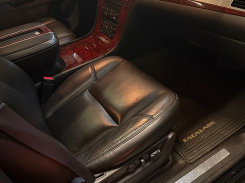 Used 2014 Cadillac Escalade Premium image 13