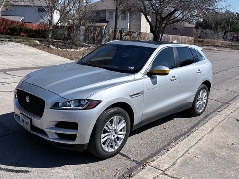 Used 2017 Jaguar F-PACE Prestige image 8