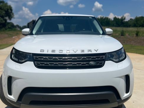 Used 2020 Land Rover Discovery SE image 2