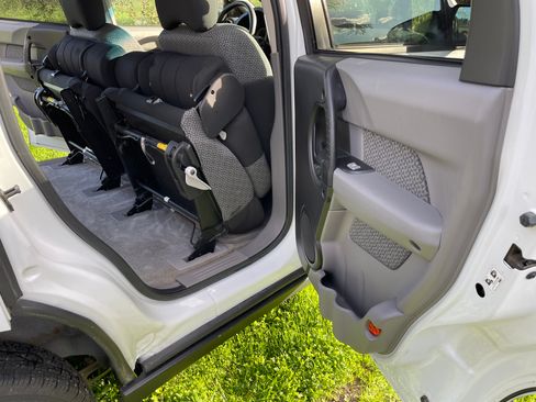 Used 2004 Pontiac Aztek 2WD w/ 1SB Preferred Equipment Group image 5