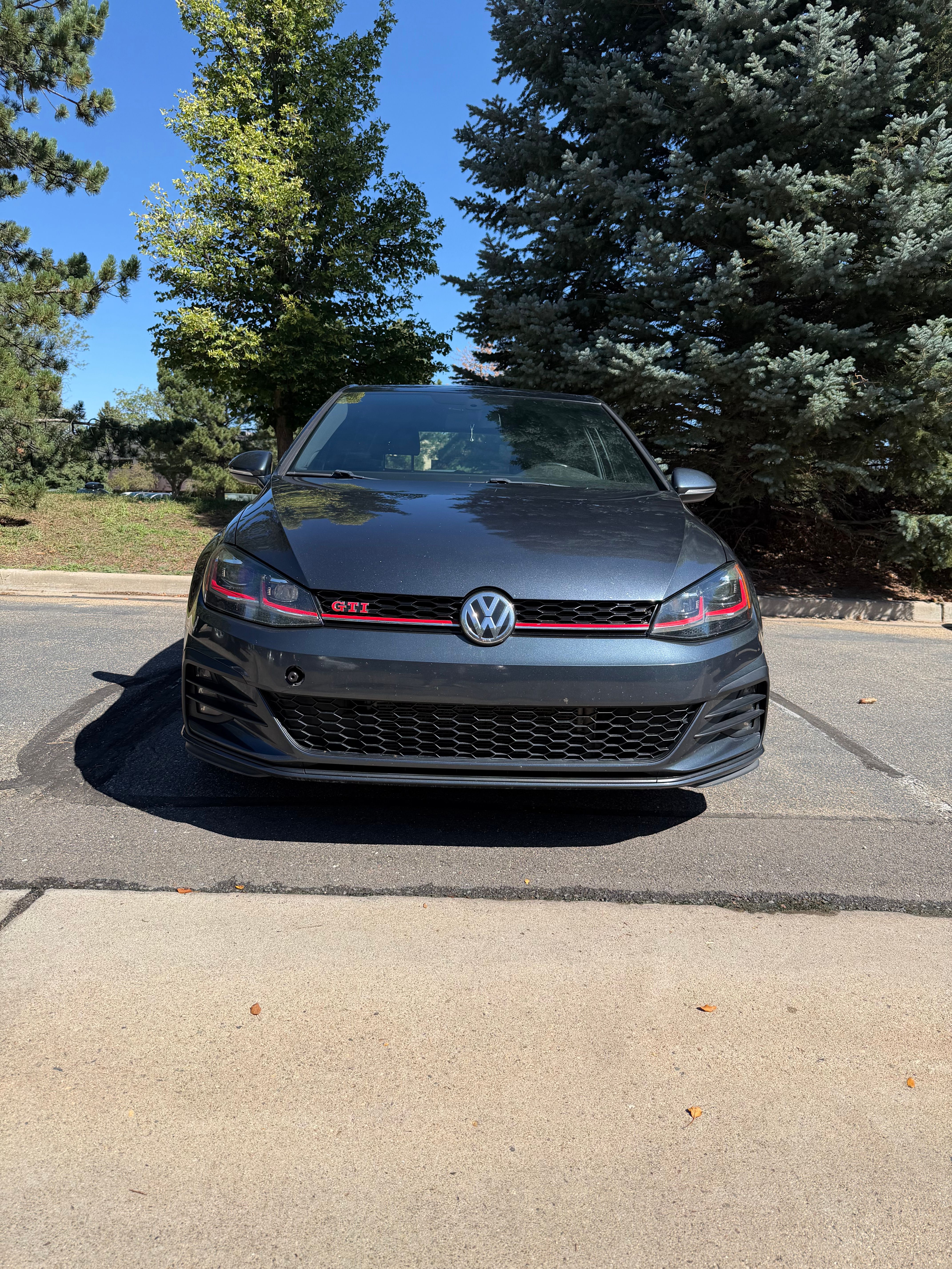 Used 2018 Volkswagen GTI SE FWD image 4