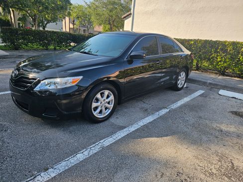 Used 2011 Toyota Camry LE image 5