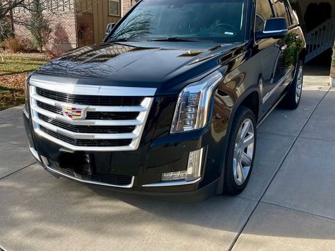 Used 2019 Cadillac Escalade Premium Luxury image 2