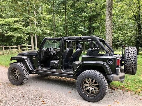 Used 2016 Jeep Wrangler Unlimited Sahara image 6