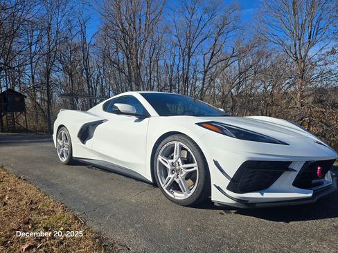 Used 2021 Chevrolet Corvette Stingray Coupe w/ Z51 Performance Package image 4