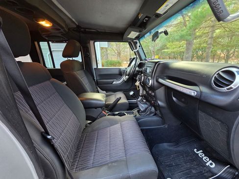 Used 2011 Jeep Wrangler Unlimited Sahara w/ Dual Top Group image 21