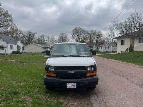 Used 2013 Chevrolet Express 1500 image 4