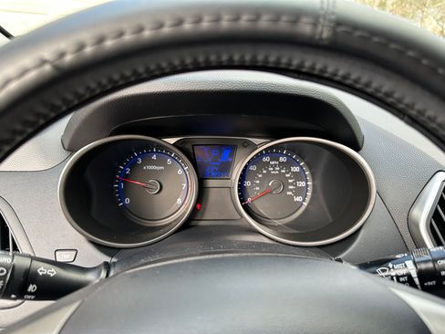 Used 2013 Hyundai Tucson GLS image 12