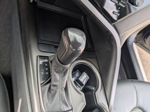 Used 2021 Toyota Camry SE FWD image 14
