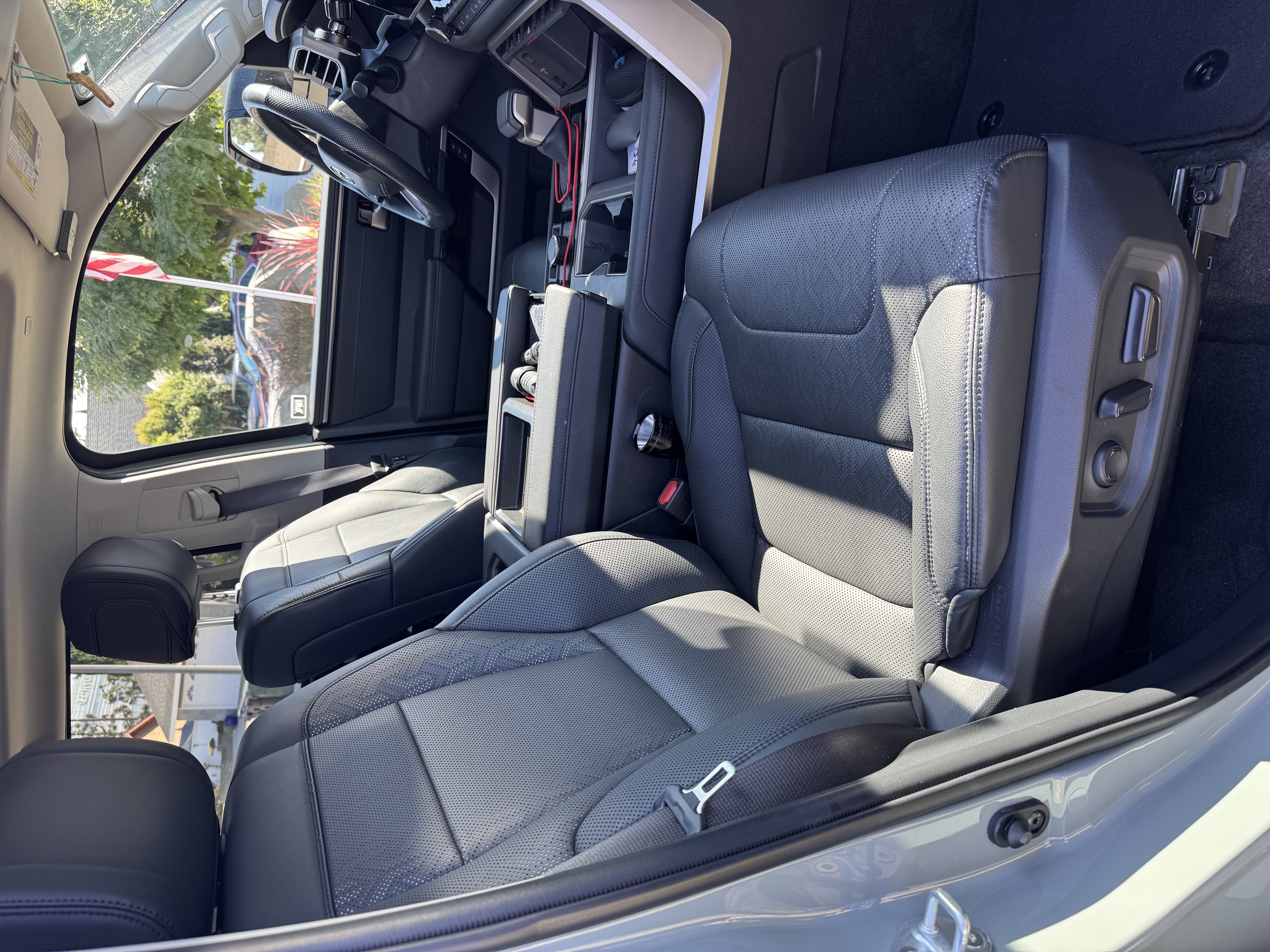 Used 2024 Toyota Tundra Limited AWD/4WD image 9
