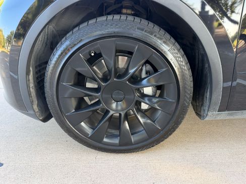 Used 2023 Tesla Model Y Long Range AWD/4WD image 12