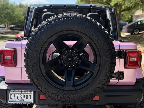 Used 2018 Jeep Wrangler Unlimited Rubicon AWD/4WD image 15
