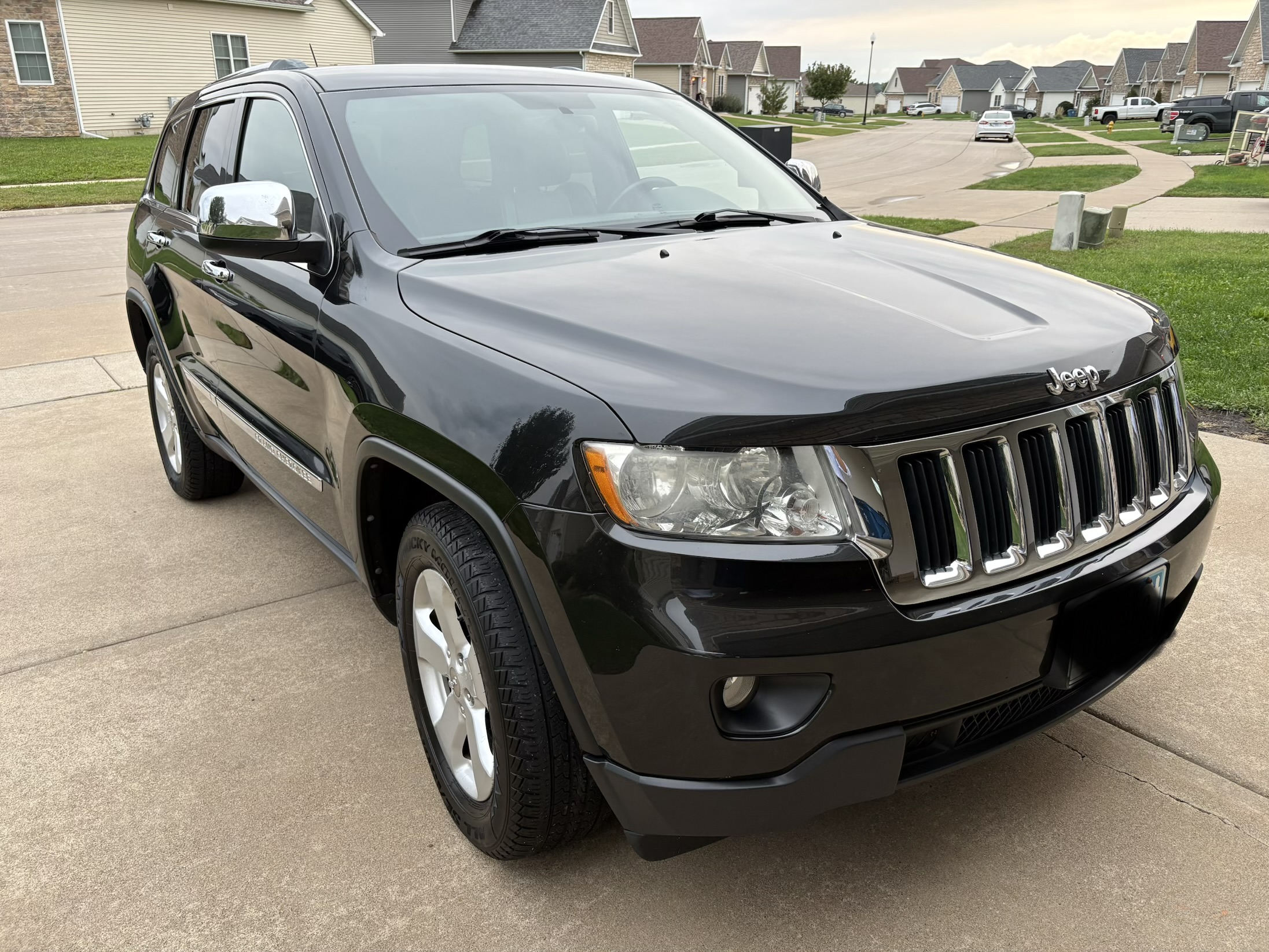 Used 2012 Jeep Grand Cherokee Laredo AWD/4WD image 2