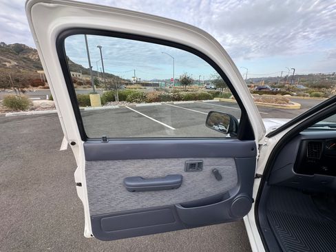 Used 1999 Toyota Tacoma 2WD Regular Cab image 13