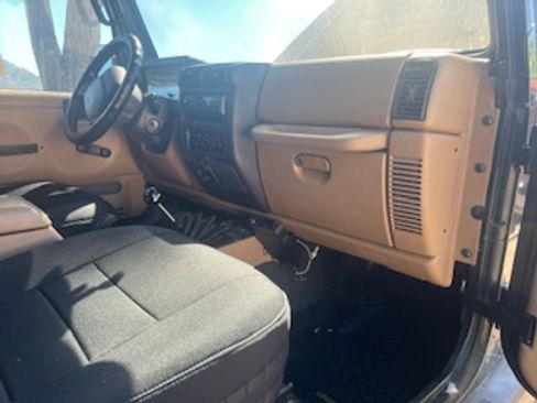 Used 1999 Jeep Wrangler Sahara image 6