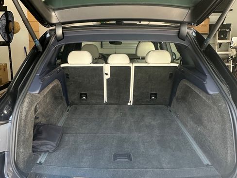 Used 2019 Bentley Bentayga image 6