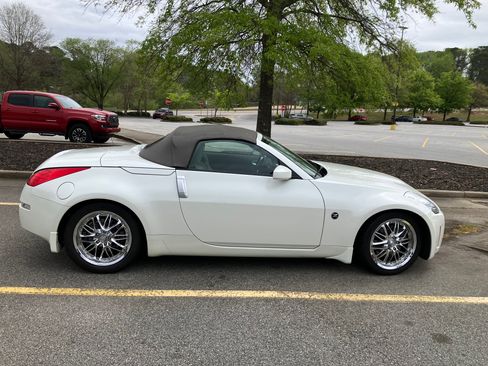 Used 2007 Nissan 350Z Touring RWD image 12