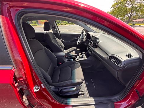 Used 2018 Hyundai Elantra GT FWD image 9