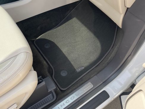 Used 2016 Lincoln MKX Reserve w/ Climate Package image 25