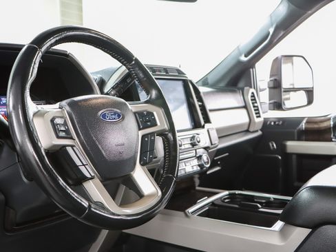 Used 2022 Ford F250 Lariat w/ Black Appearance Pkg AWD/4WD image 14
