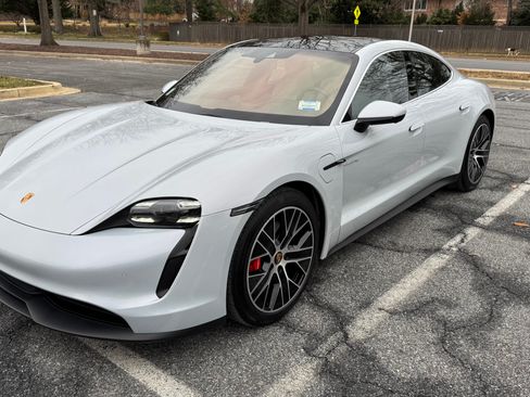 Used 2021 Porsche Taycan 4S image 4