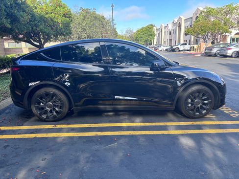 Used 2021 Tesla Model Y Long Range AWD/4WD image 5