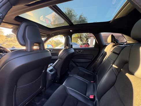 Used 2018 Volvo XC60 T6 R-Design w/ Convenience Package image 18