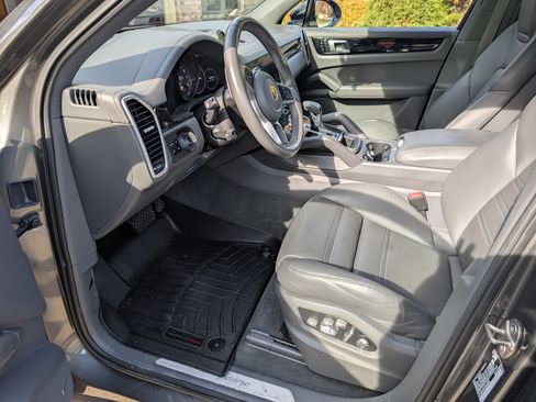 Used 2020 Porsche Cayenne E-Hybrid image 8