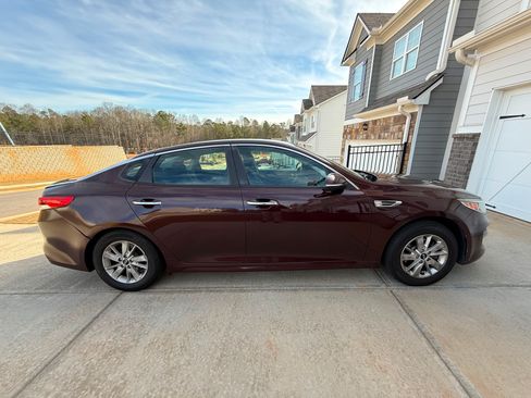 Used 2016 Kia Optima LX FWD image 2