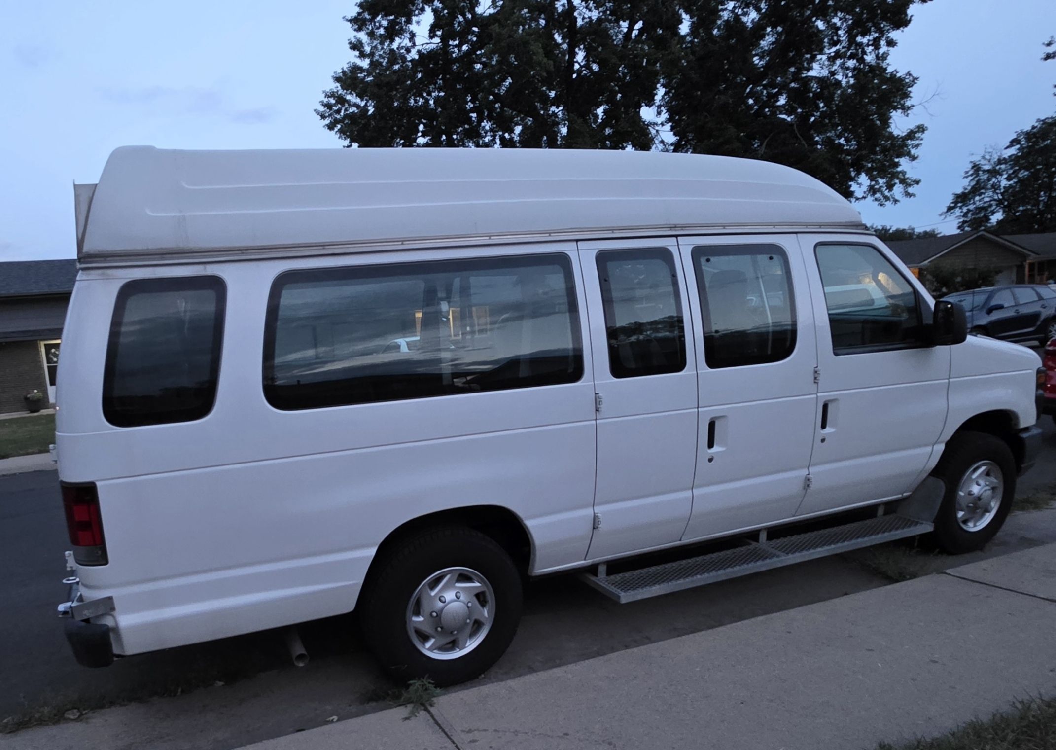 Used 2013 Ford E-250 and Econoline 250 Extended w/ PWR Group RWD image 2
