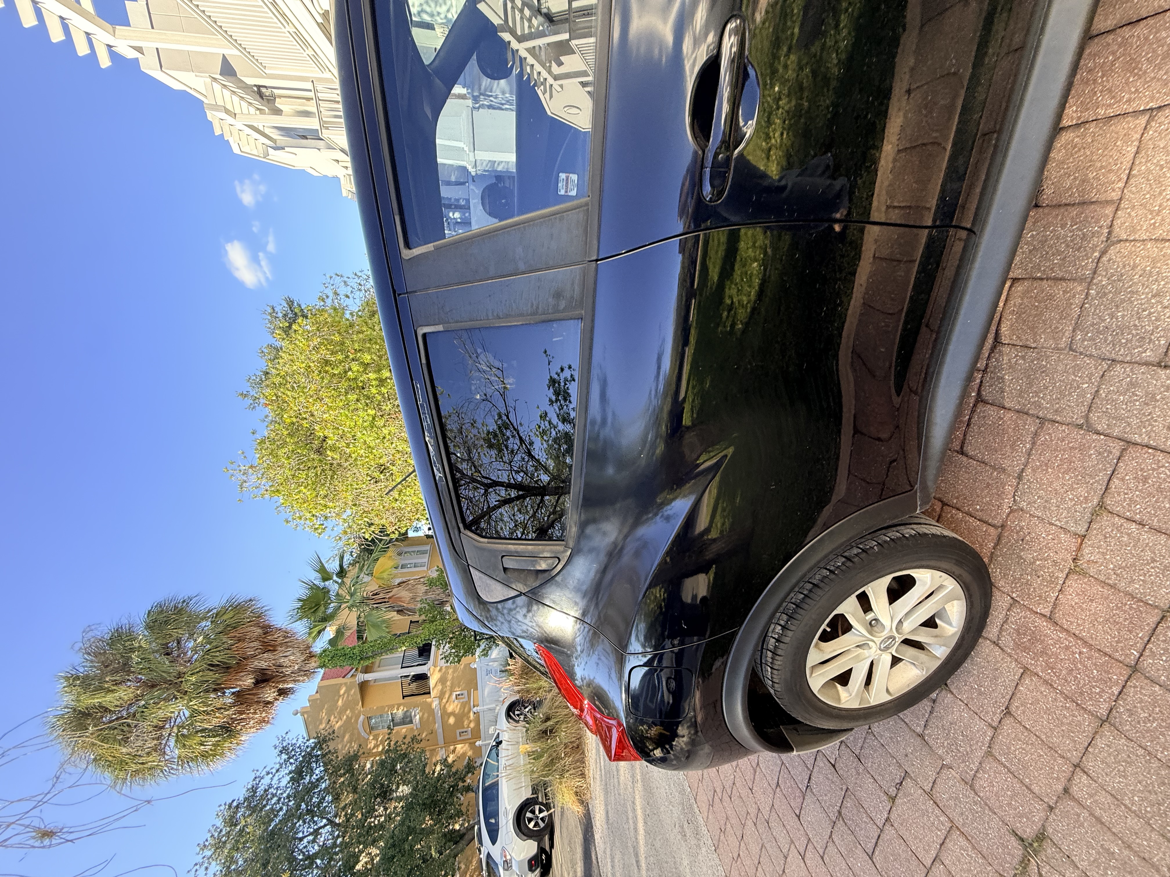 Used 2013 Nissan Juke SV FWD image 6