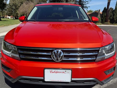 Used 2018 Volkswagen Tiguan S image 9