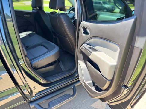 Used 2018 Chevrolet Colorado Z71 AWD/4WD image 16