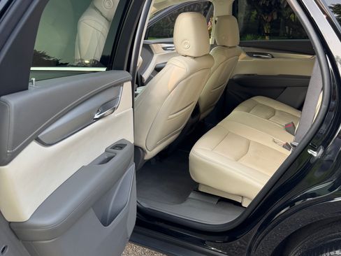 Used 2017 Cadillac XT5 Luxury w/ Driver Awareness Package image 8