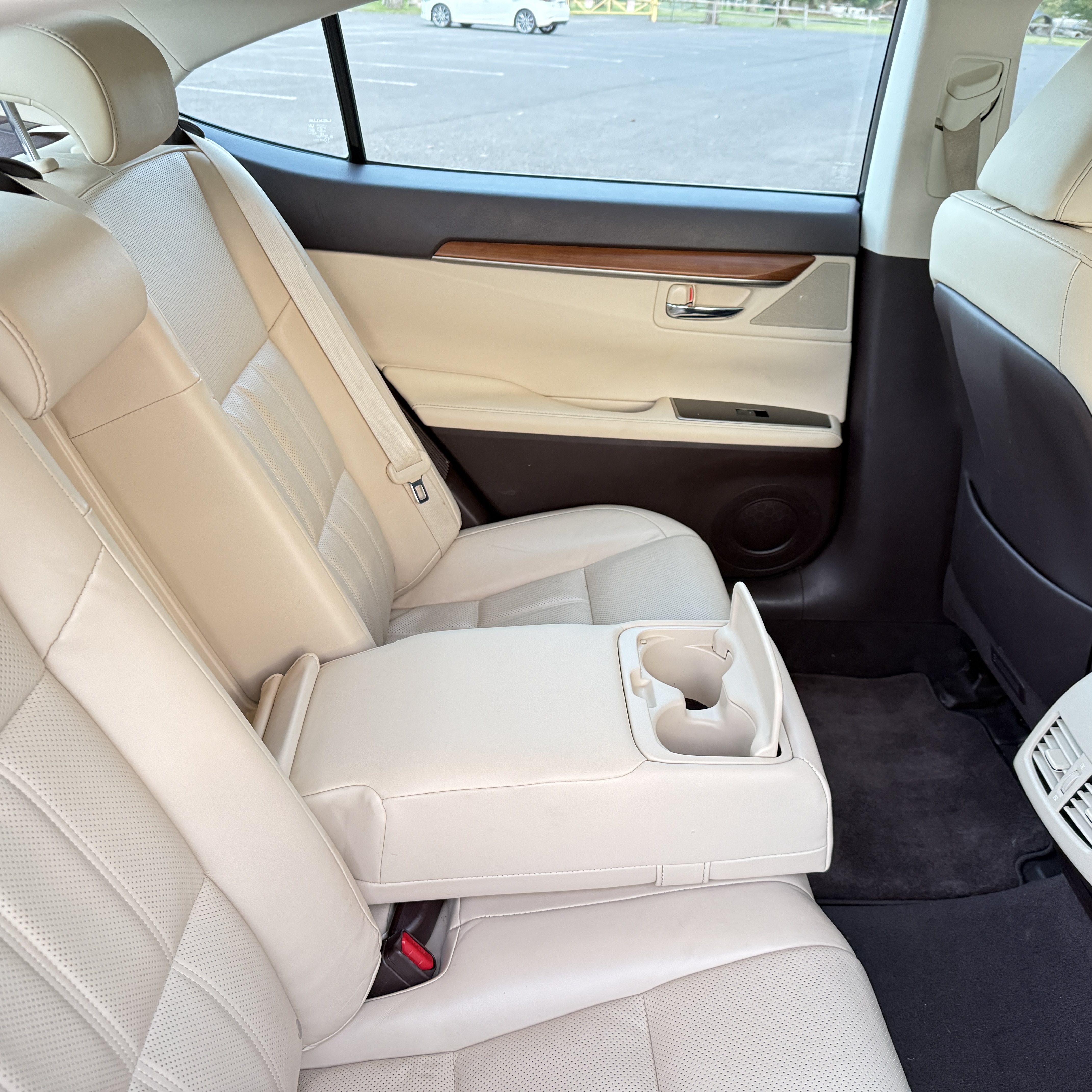 Used 2017 Lexus ES 300h FWD image 10