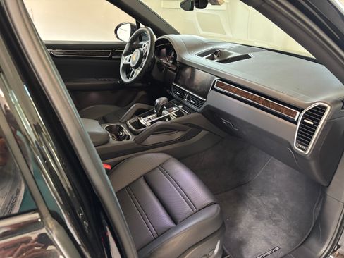 Used 2023 Porsche Cayenne S Platinum AWD/4WD image 6