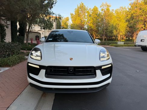 Used 2022 Porsche Macan image 1