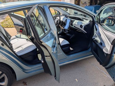 Used 2019 Toyota Prius Limited image 15