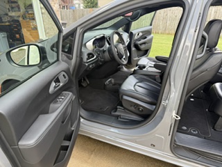 Used 2023 Chrysler Pacifica Touring-L w/ S Appearance Package FWD image 5