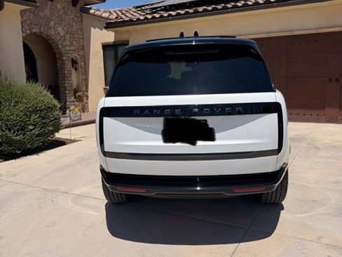 Used 2025 Land Rover Range Rover SE AWD/4WD image 8