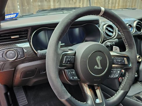 Used 2021 Ford Mustang Shelby GT500 w/ Carbon Fiber Handling Package image 28