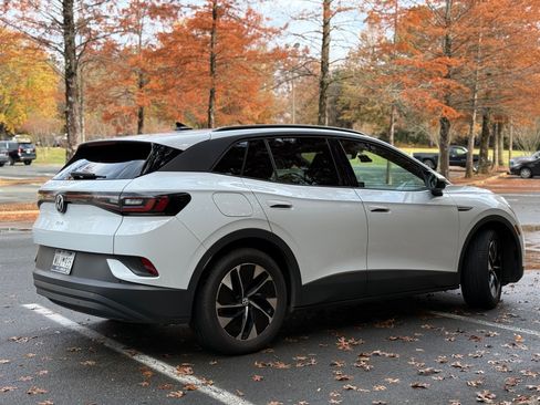 Used 2022 Volkswagen ID.4 Pro image 8