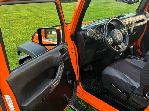 Used 2013 Jeep Wrangler Sport AWD/4WD image 13