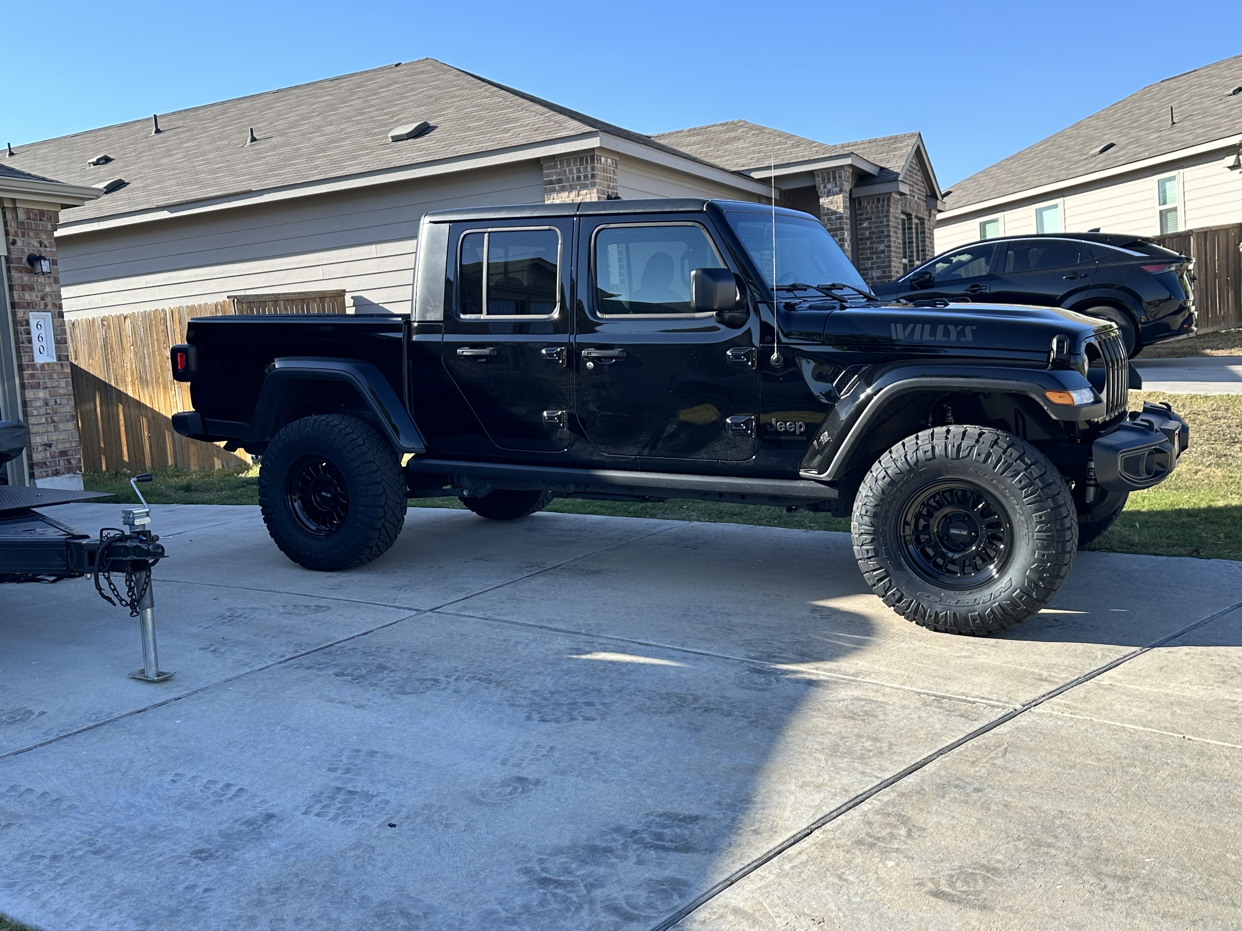 Used 2023 Jeep Gladiator Sport AWD/4WD image 2
