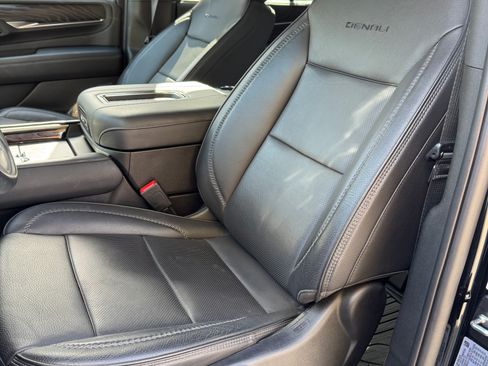 Used 2023 GMC Yukon Denali Ultimate image 11
