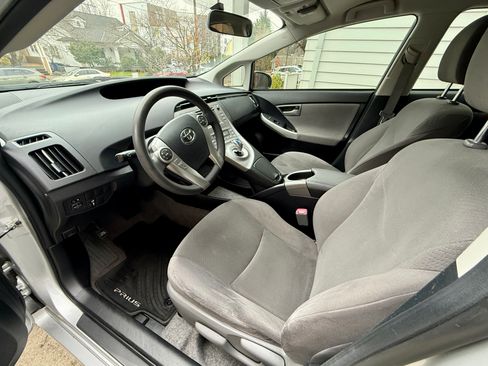Used 2013 Toyota Prius Two image 11