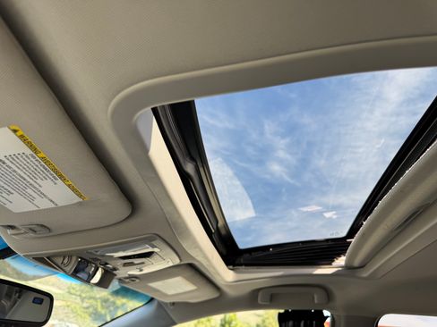 Used 2017 Toyota Sienna XLE image 24