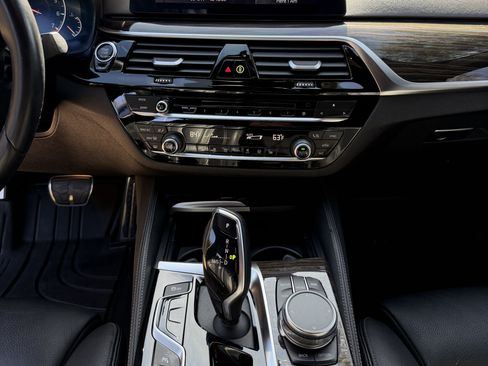 Used 2019 BMW M550i xDrive w/ Dynamic Handling Package image 18