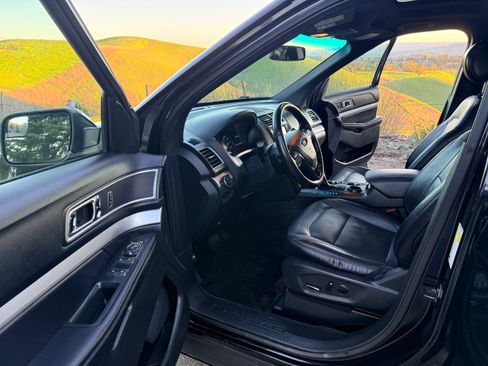 Used 2016 Ford Explorer XLT w/ Equipment Group 202A image 13
