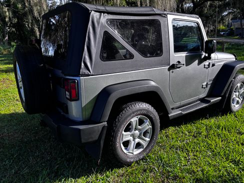 Used 2017 Jeep Wrangler Sport AWD/4WD image 5